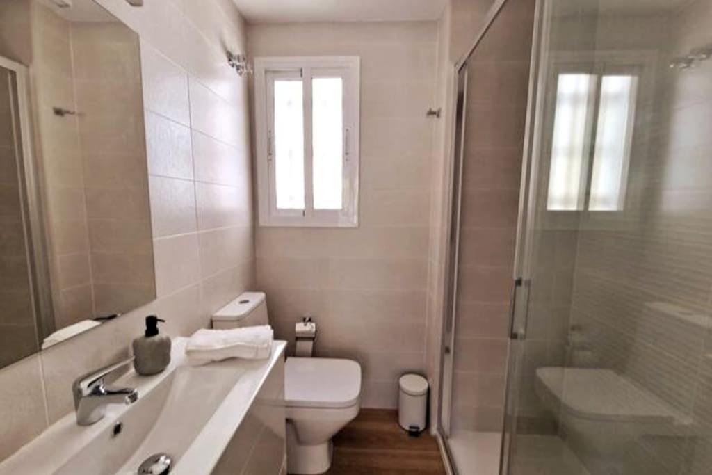 Moderno Apartamento Sevilla Zona Nervion. Wifi/Ac ภายนอก รูปภาพ